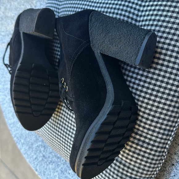 Prada Suede Platform Lace Up Ankle Booties. Excellent Condition.  Classic & Sexy - Picture 6 of 13